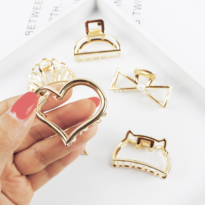 Small Minimalist Hair Claw Cli - Gold 6138 评论和价格